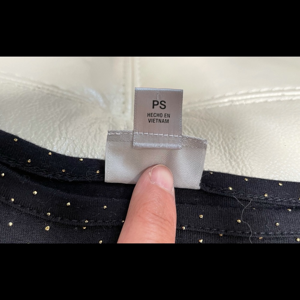 DONATED - Black short-sleeves shirt! - Picture 6 of 7